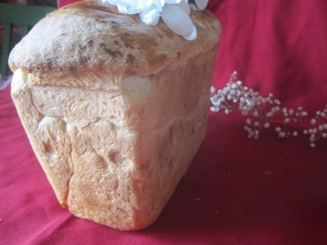 Bread-cake with currants
