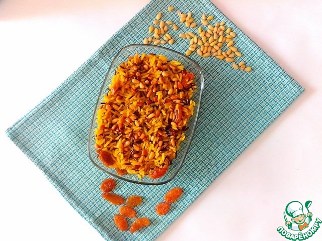 Saffron rice with raisins and pine nuts