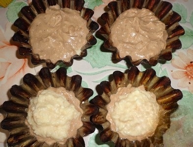 Chocolate cheesecake cupcakes with rice stuffing