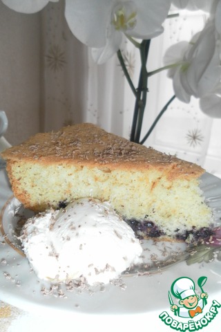 Sponge cake with blueberries