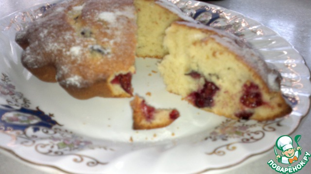 Cupcake-kid with currants