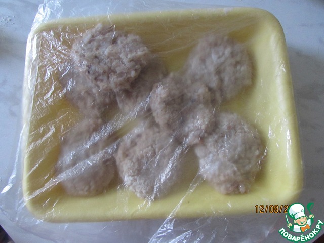 Cutlets with canned fish