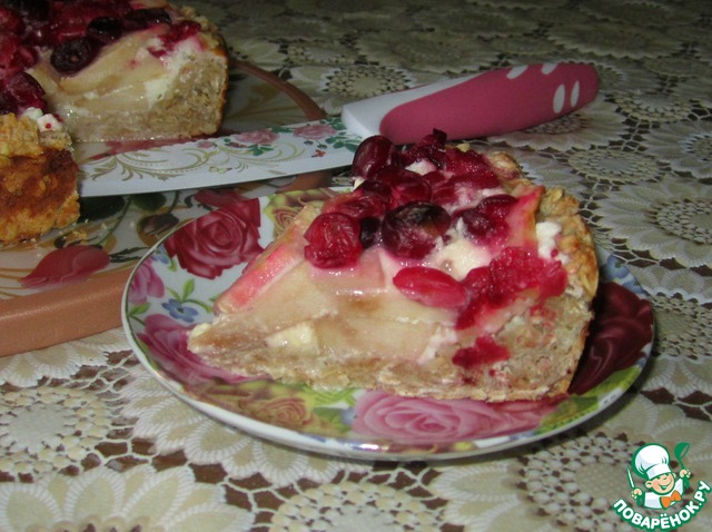 Rustic pie with apples and cranberries
