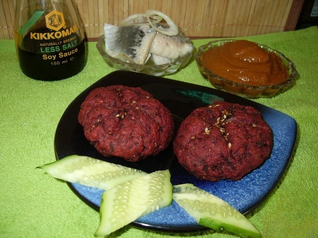 Beet buns, rye and whole wheat flour