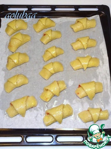 Творожные рогалики с финиками и джемом