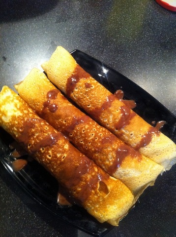 Сладкие блинные рулетики