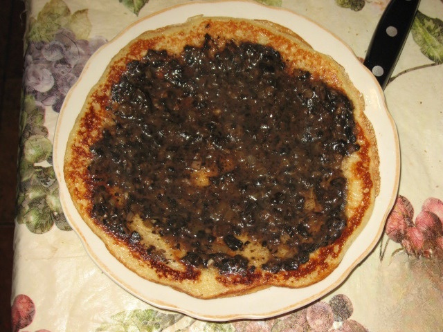 Yeast pancakes with mushroom sauce