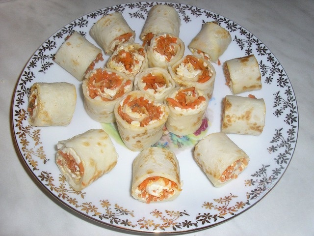 Eateries pancake rolls