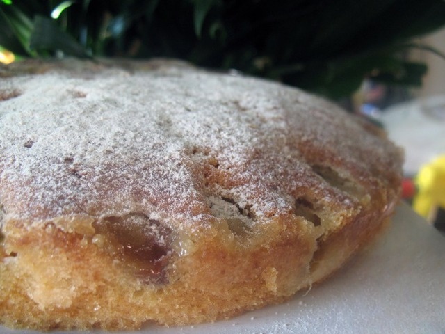 Cupcake with grapes and white wine