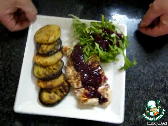 Chicken breast with mustard-currant sauce