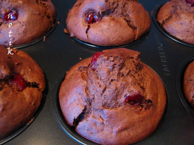 Chocolate-cherry muffins