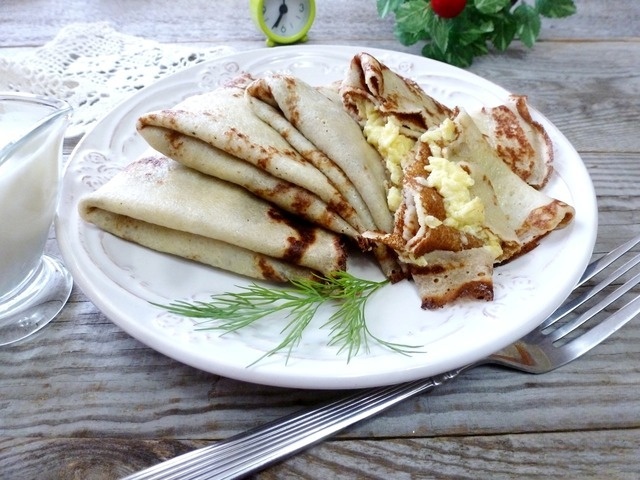 Pancakes on kefir with boiled eggs
