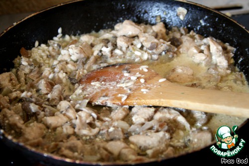 Rice with mushrooms, chicken and cheese