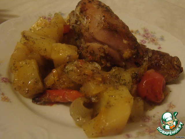 Juicy roast chicken with vegetables