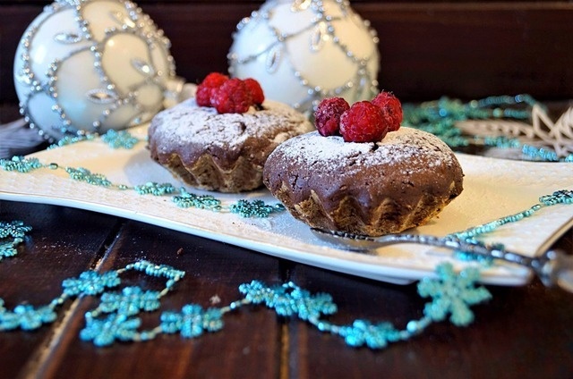 Супер шоколадные кексы с малиновой начинкой