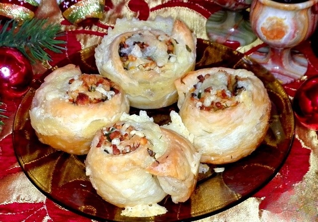 Eateries buns with chicken and lentils