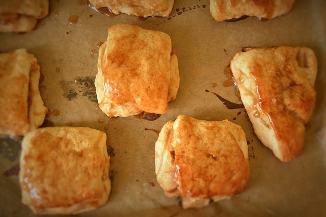 Apple biscuits with gravy