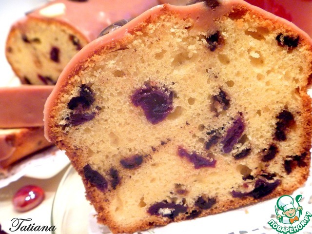 Cupcake with cherries and chocolate