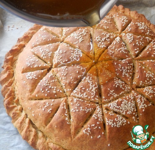 Большой солнечно-ореховый пирог