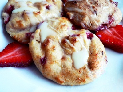 The cakes on the condensed milk with strawberries and lavender