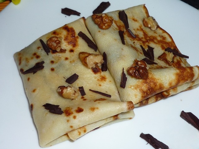 Pancakes with chocolate and walnuts
