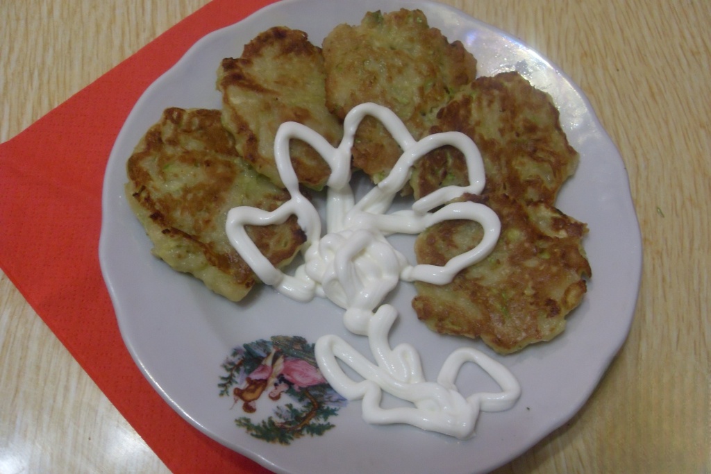 Сладкие оладушки с кабачком