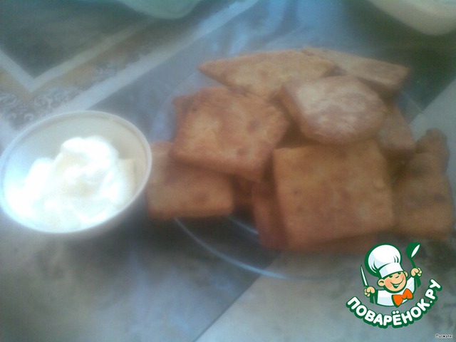 Baursaks from rye flour with apples
