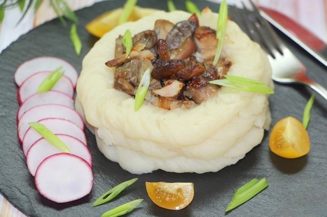 Potato nests with pickled mushrooms