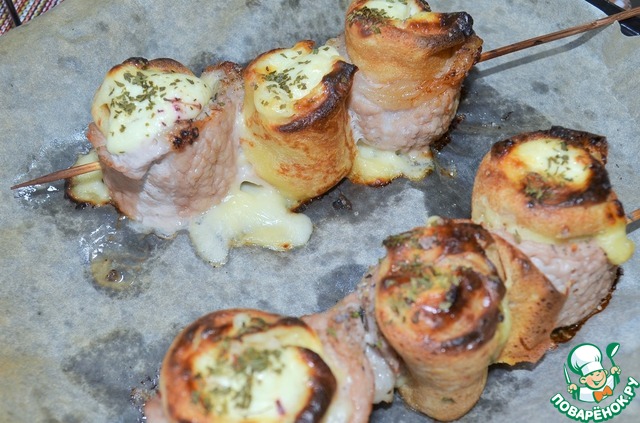 Pork with pancakes on skewers