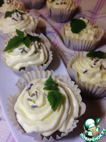 Cupcakes with cream cheese frosting
