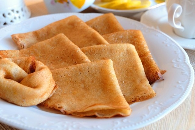 Dessert pancakes with lemon zest