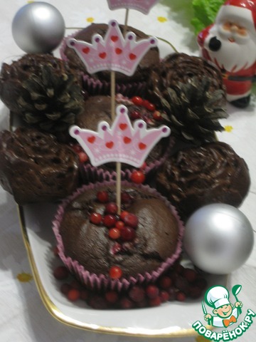 Chocolate cupcakes with cranberries 