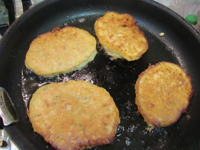 Томатные оладьи 