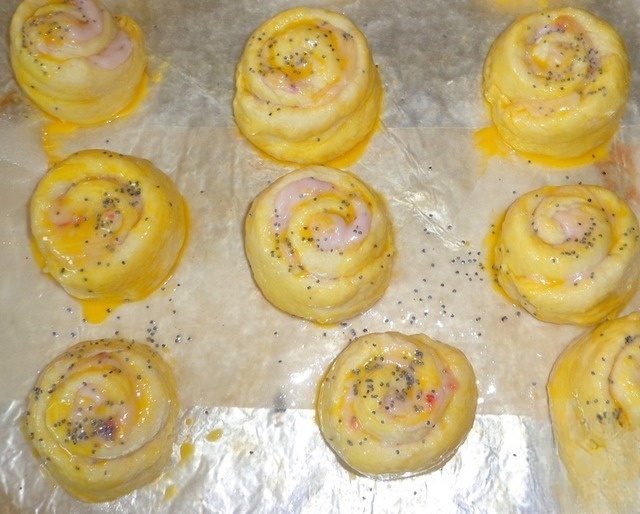 Muffins with strawberry-strawberry pudding