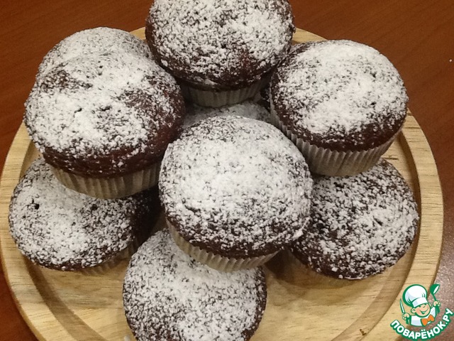 The cupcake on the basis of currant jam