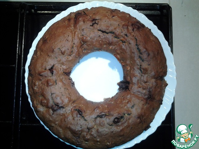 Чайный кекс с шоколадом и орешками