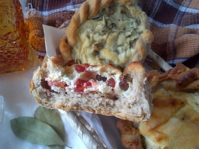 Buckwheat-wheat pastries with otrubanie and different curd fillings