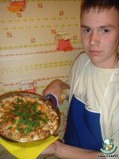 Chicken casserole with cauliflower and wine