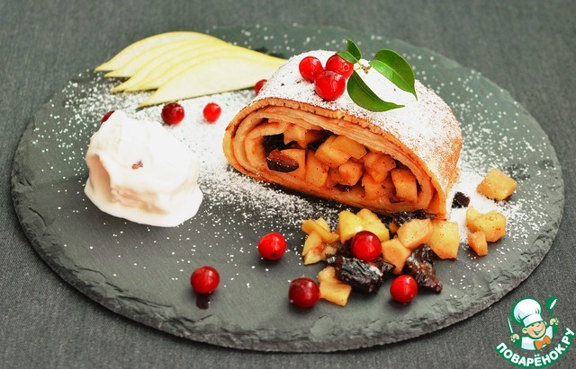 Pancake strudel with quince and prunes