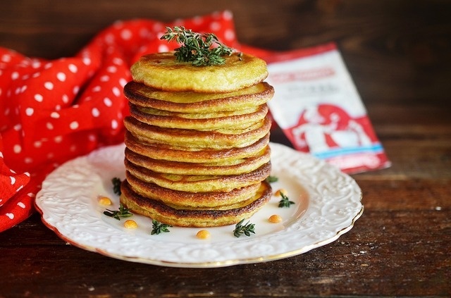 Pea pancakes with bacon
