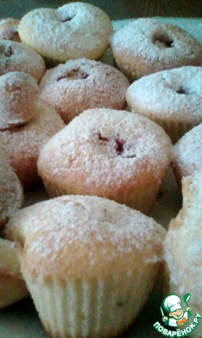 Muffins with strawberries