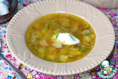 Грибной суп с картофелем и солеными огурцами