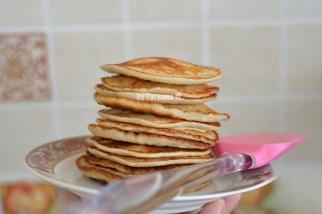 Oat pancakes with strawberry flavor