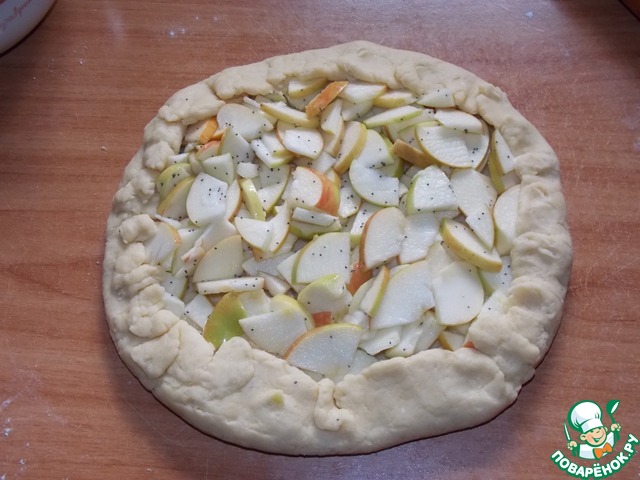 Apple biscuit with cinnamon and poppy seeds