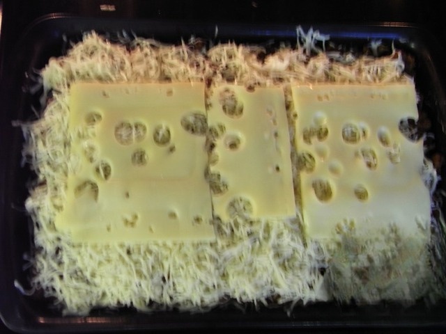 Картофельная запеканка с лечо и грибами