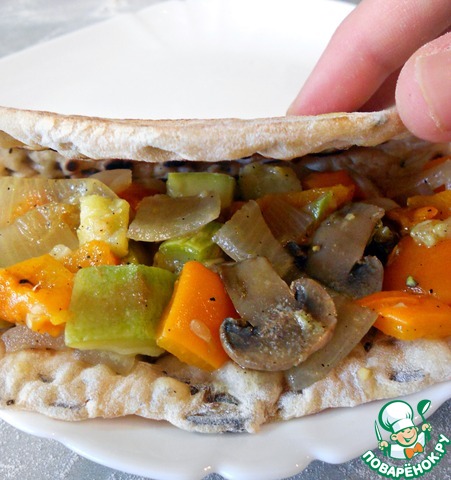 Постные лепешки с диким рисом и овощами