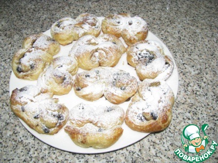 Плюшки из готового слоеного теста
