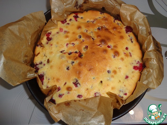 Cupcake with cranberries and orange zest