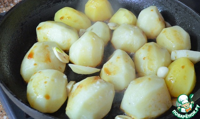Baked potatoes in a frying pan