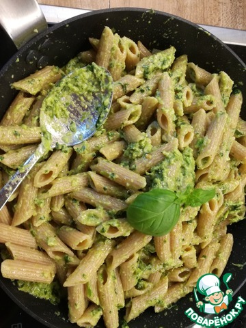 Italian pasta with pesto